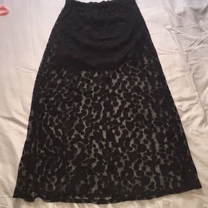 Sort skirt with long polkadot overlay